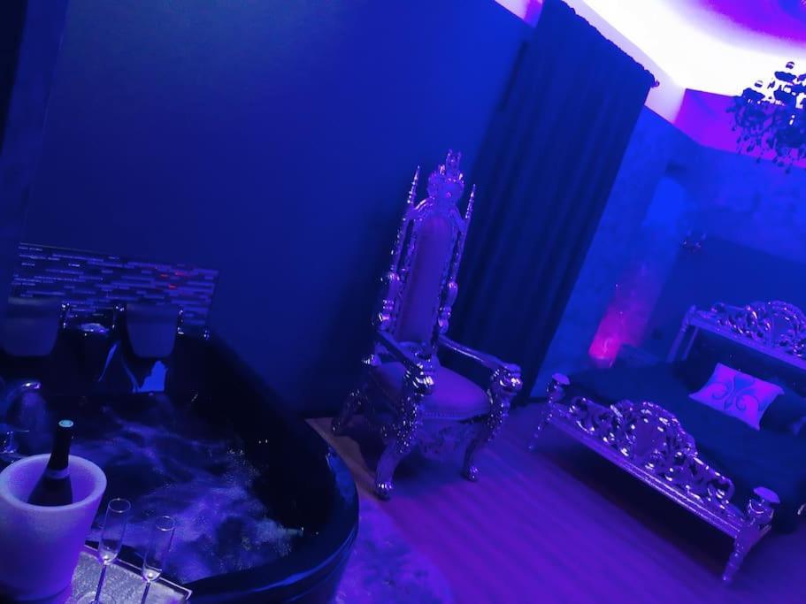 Nuit Romantique - Jacuzzi - Beziers - Romance Royale المظهر الخارجي الصورة
