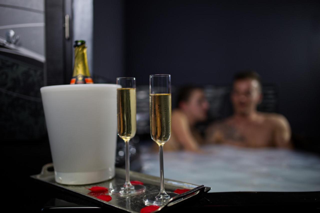 Nuit Romantique - Jacuzzi - Beziers - Romance Royale المظهر الخارجي الصورة