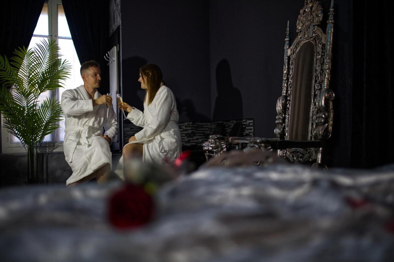 Nuit Romantique - Jacuzzi - Beziers - Romance Royale المظهر الخارجي الصورة