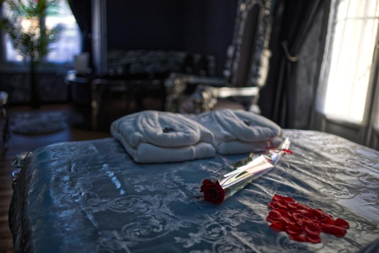 Nuit Romantique - Jacuzzi - Beziers - Romance Royale المظهر الخارجي الصورة