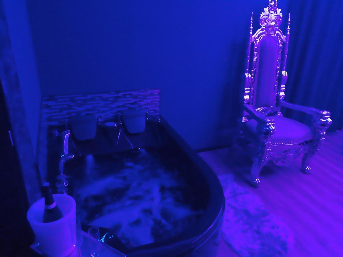 Nuit Romantique - Jacuzzi - Beziers - Romance Royale المظهر الخارجي الصورة