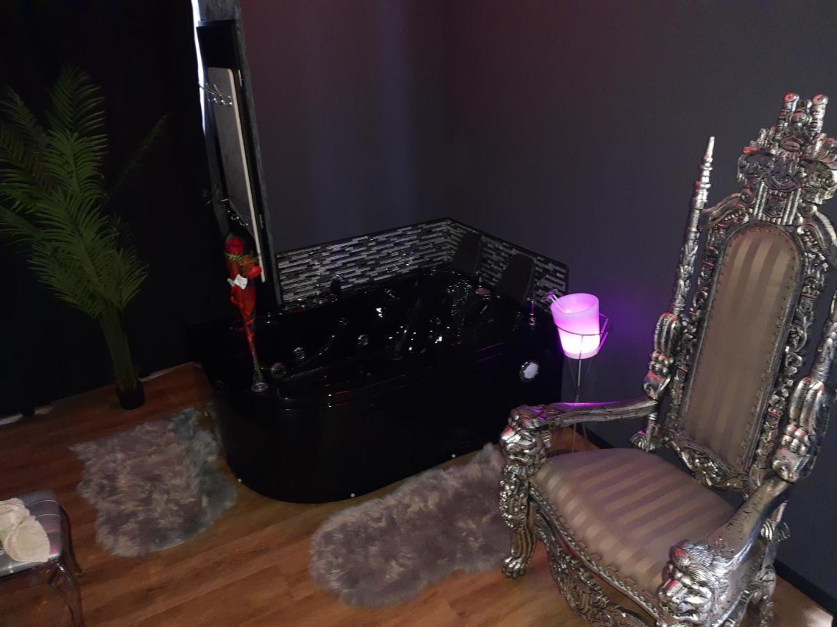 Nuit Romantique - Jacuzzi - Beziers - Romance Royale المظهر الخارجي الصورة