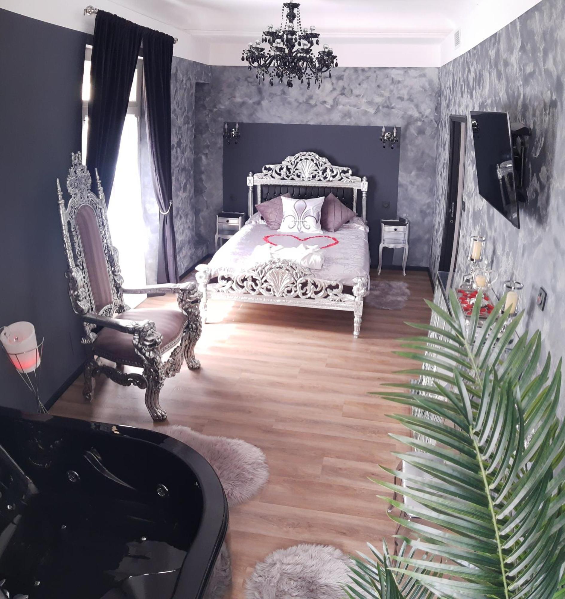 Nuit Romantique - Jacuzzi - Beziers - Romance Royale المظهر الخارجي الصورة